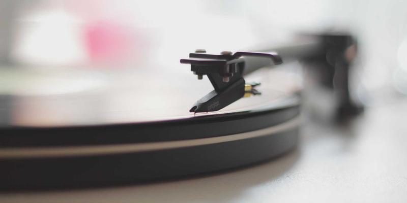 AI赋能安全运维：基于智能算法的网络流量异常检测与AIOps实战指南